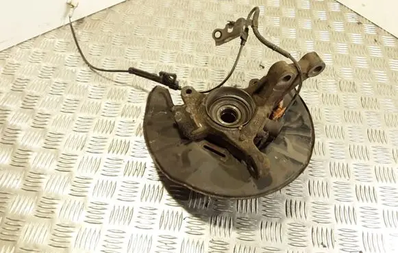 Toyota Corolla Verso AR10 Front wheel hub