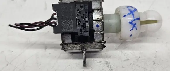 BMW 1 F40 Headlight level adjustment motor 1307220901
