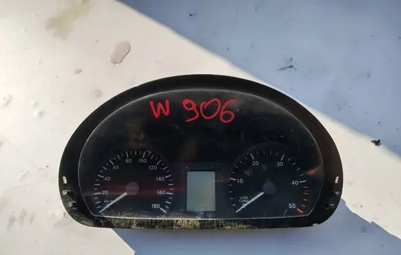 Speedometer (instrument cluster)