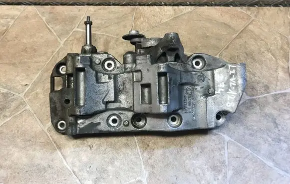 BMW 5 F10 F11 Generator/alternator bracket 8506863