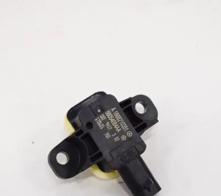 Mercedes-Benz GLA W156 Airbag deployment crash/impact sensor A1668210351