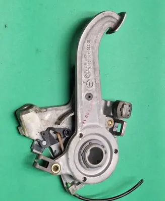 Mercedes-Benz C W203 Handbrake/parking brake lever assembly 2204200312