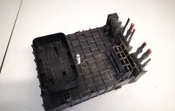 Volkswagen PASSAT B6 Fuse box set 3c0937125 6359-2777
