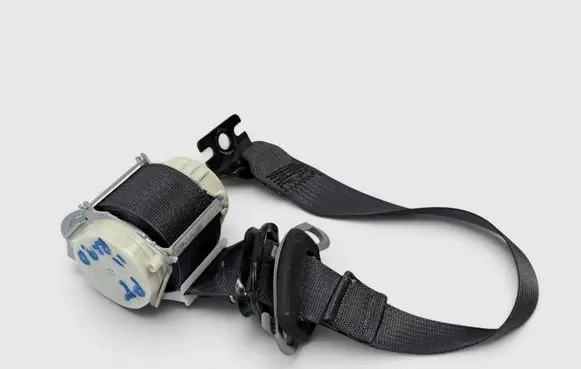 Chevrolet Suburban Rear seatbelt 23468552