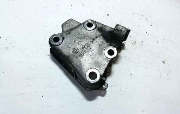 Engine mounting bracket