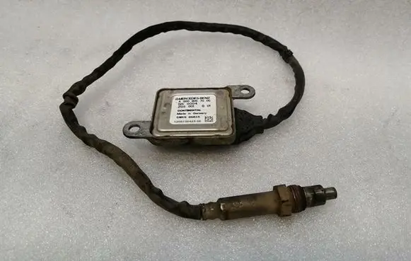 Mercedes-Benz S W221 Lambda probe sensor A0009057000
