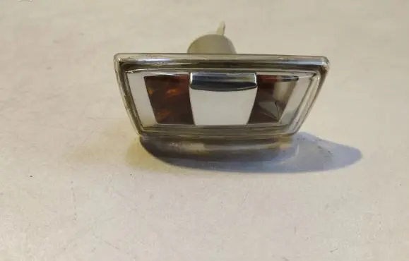 Opel Astra H Front fender indicator light 13252455 13252456
