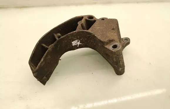 Mercedes-Benz B W245 Engine mounting bracket 