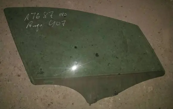 Peugeot 407 Front door window glass four-door