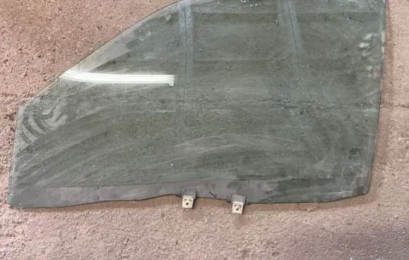 Opel Frontera B Front door window glass four-door