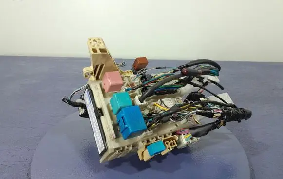 Toyota Yaris Fuse box set 8273052341