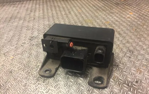Glow plug pre-heat relay