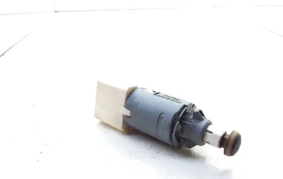 Renault Megane II Brake pedal sensor switch 8200168238B