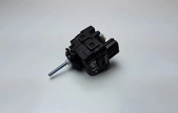 Headlight level adjustment motor