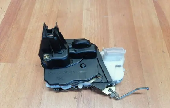 Peugeot 307 Front door lock