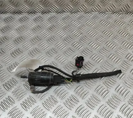 Volkswagen Touran I Windscreen/windshield washer pump 1K6955651