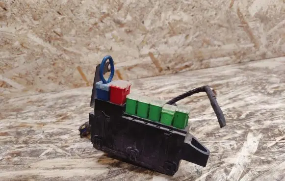 Nissan 240ZX, 280ZX, 300ZX Relay mounting block 71575192