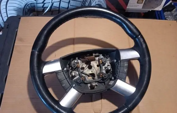 Ford Focus Steering wheel 4M513600CL 61638004A00