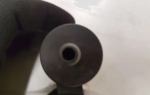 Audi A6 S6 C6 4F Breather valve 06E906517
