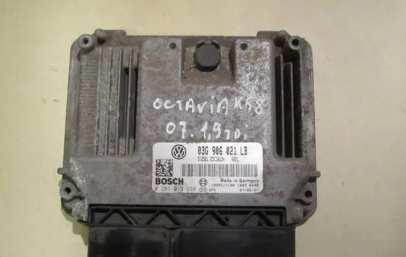 Skoda Octavia Mk2 (1Z) Engine control unit/module 03G906021LB 0281013238 1039S17180