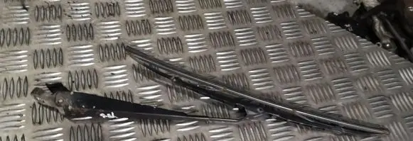 Volkswagen PASSAT B3 Rear wiper blade arm