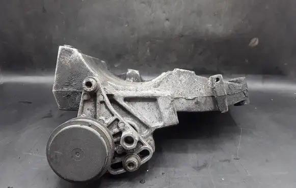 Volkswagen PASSAT B5 Generator/alternator bracket 038260885C 038260885