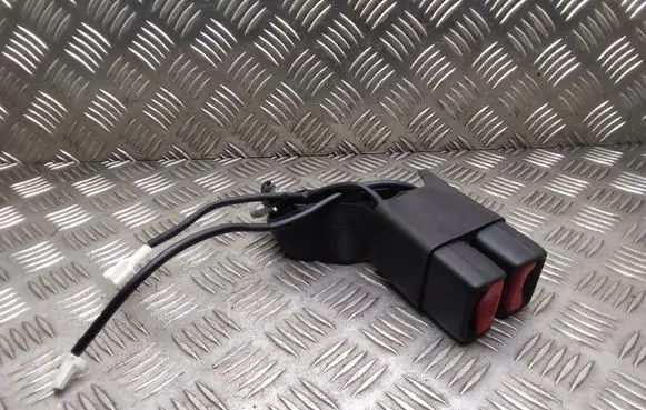 Nissan Qashqai Middle seatbelt buckle (rear) 