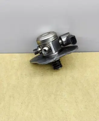 BMW 3 E92 E93 Fuel injection high pressure pump 7562473 0727889