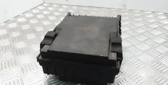 Volkswagen Golf VI Fuse module 1K0937125D