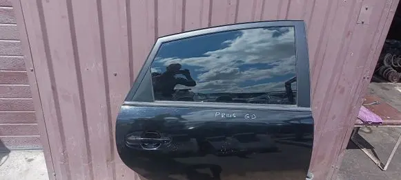 Toyota Prius (NHW20) Rear door 