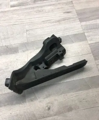 Volkswagen Jetta VI Accelerator throttle pedal 1K1721503AH
