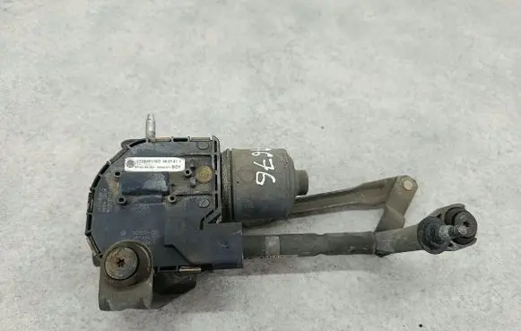 Volkswagen Touran I Front wiper linkage 