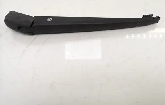 Rear wiper blade arm