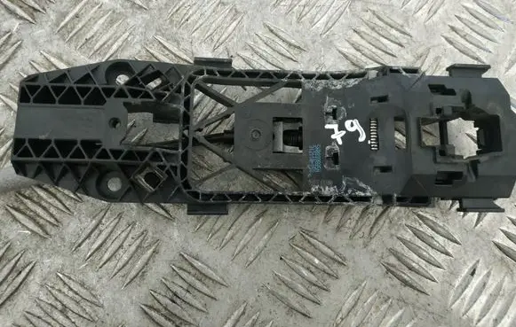 Rear door exterior handle/bracket