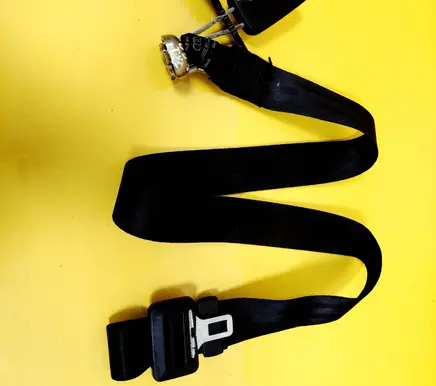 Middle seatbelt (rear)