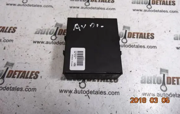 Toyota Avensis T220 Door control unit/module 8974105040