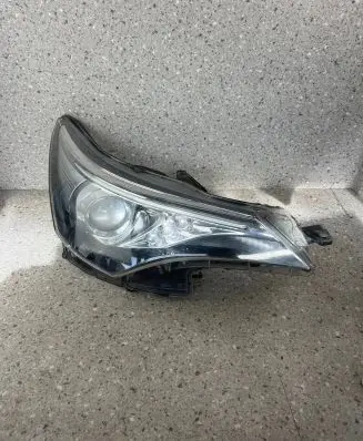 Toyota Avensis T270 Headlight/headlamp