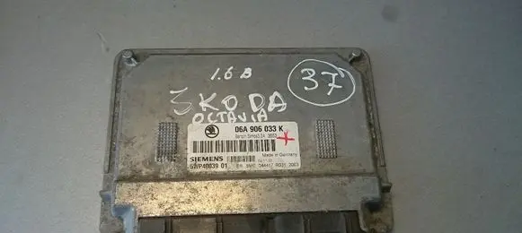 Skoda Octavia Mk1 (1U) Engine control unit/module 06A906033K 5WP4003901 044417