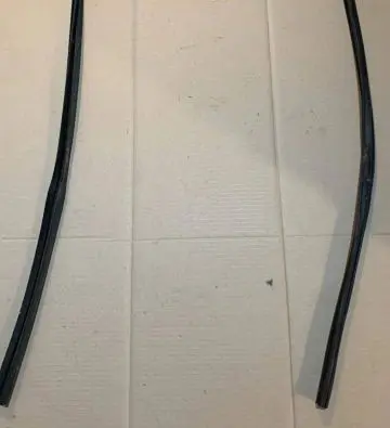 Mercedes-Benz W123 Rubber seal rear door window/glass 