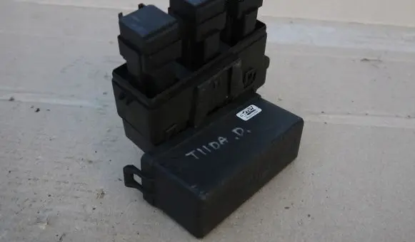 Nissan Tiida C11 Fuse module