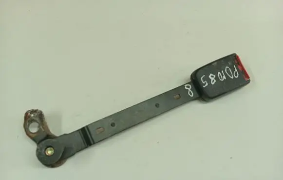 Volkswagen PASSAT B5 Front seatbelt buckle 3B0858472