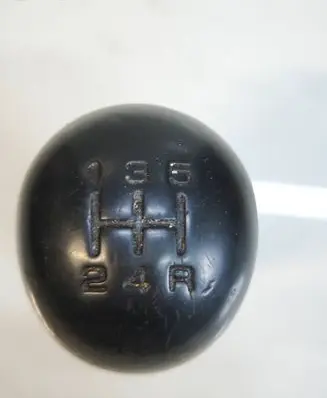 Nissan Terrano Gear lever shifter trim leather/knob 