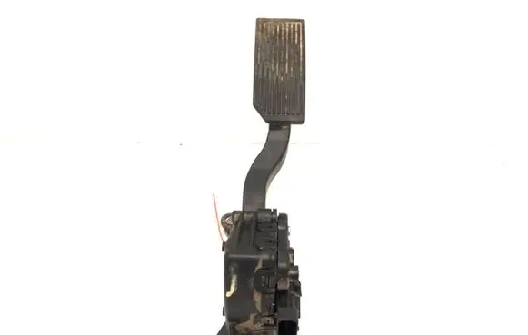 Accelerator throttle pedal