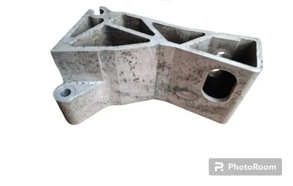 Volvo V70 Gearbox mounting bracket 3684381