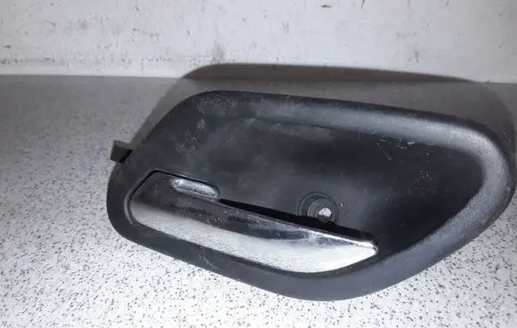 BMW 5 E39 Front door interior handle 8226049