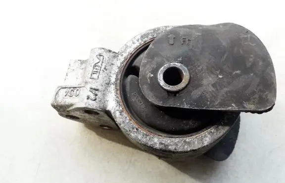 Volvo S40, V40 Engine mount bracket 3318030