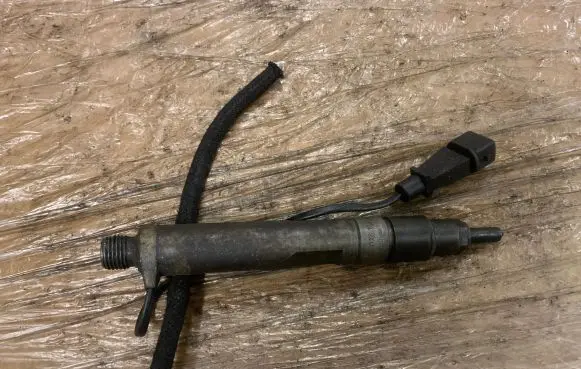 Volkswagen PASSAT B5 Fuel injector 028130201J