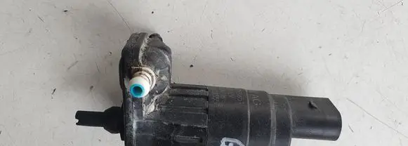 Volkswagen Golf VII Windshield washer spray nozzle 