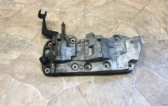 BMW 5 F10 F11 Generator/alternator bracket 8506863