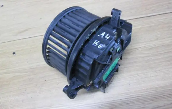 Audi A4 S4 B6 8E 8H Heater fan/blower 8E1820021 01305508100